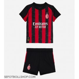 Billiga AC Milan Theo Hernandez #19 Barnkläder Hemma fotbollskläder till baby 2025-26 Kortärmad (+ Korta byxor)